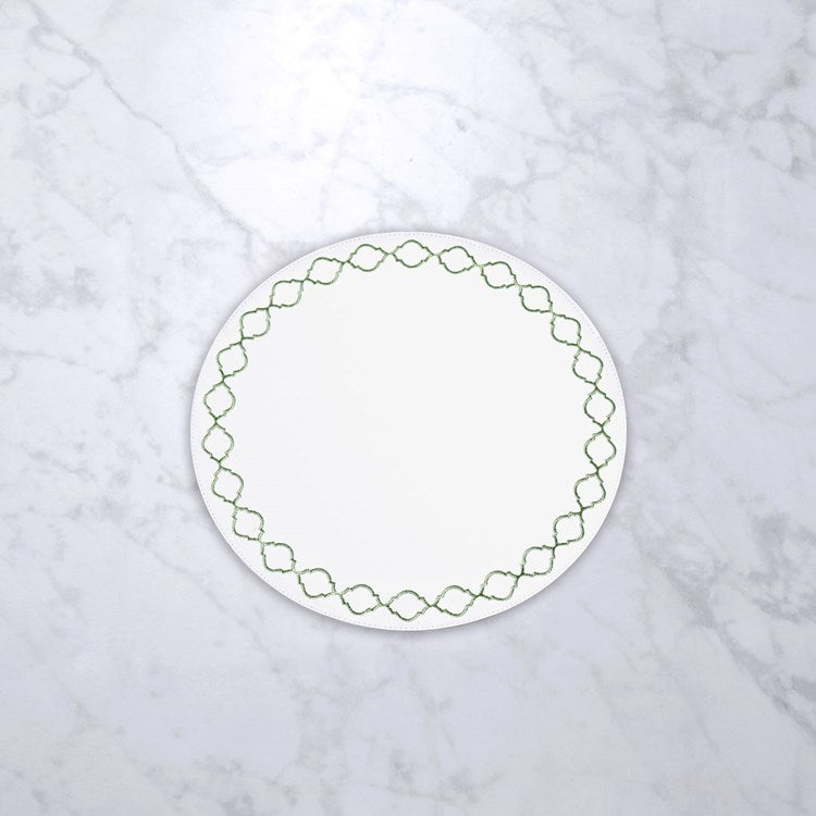 VIDA Round Embroidered Quatrefoil 15.5" Round Pla
