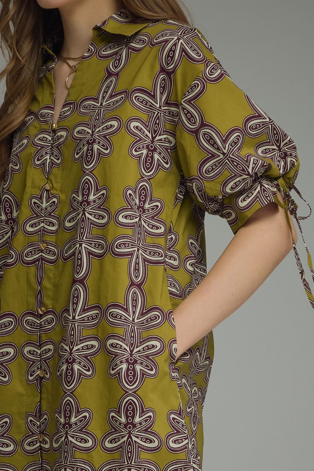 Printed Short Sleeve Mini Dress in Martini Olive